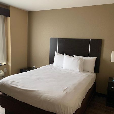 Pitkin Hotel Нью-Йорк Экстерьер фото