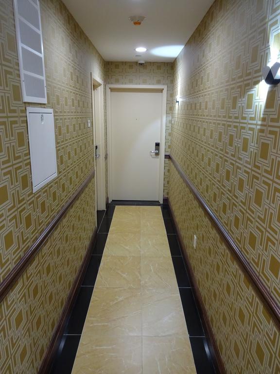 Pitkin Hotel Нью-Йорк Экстерьер фото